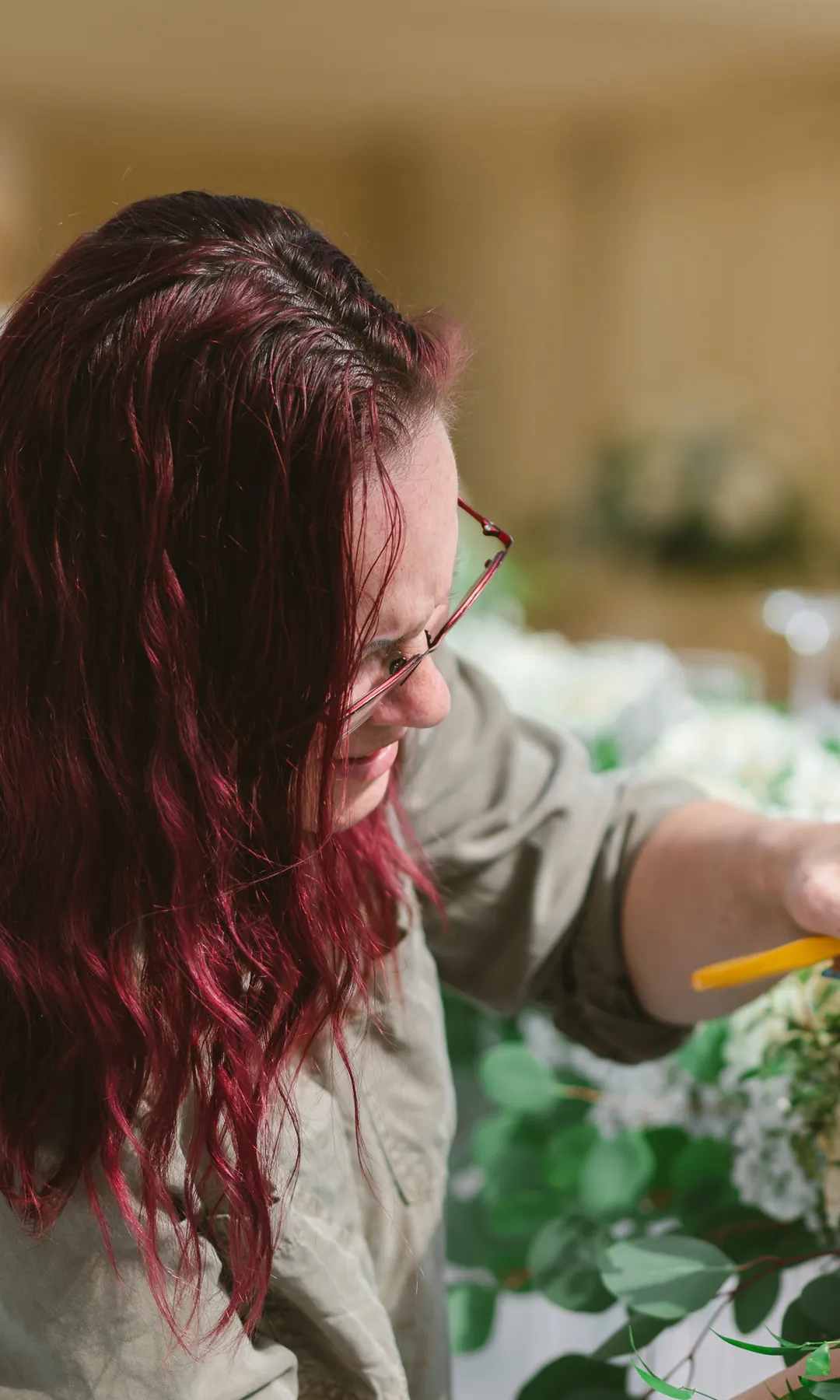 Edith Wilmot florist Judit dressing a wedding table garland