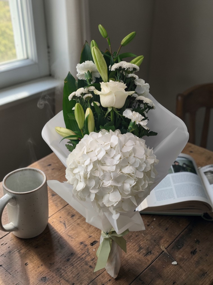 Elegant Whites & Greens – Gift Bouquet for the Flower Enthusiast