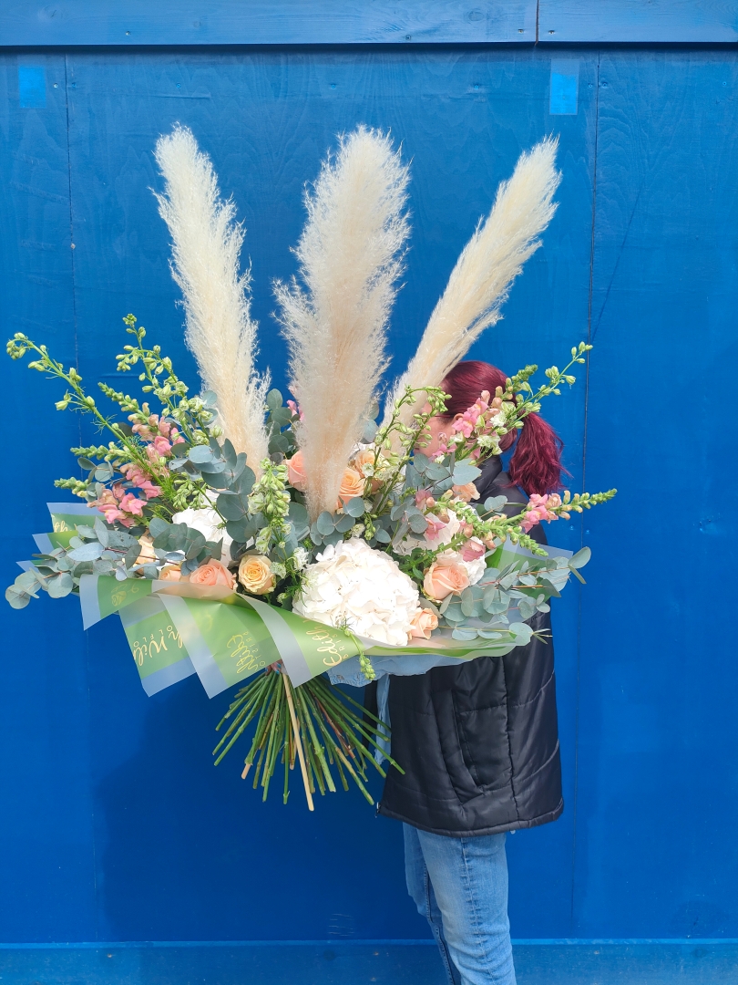 Summer Fields – Pastel Flowers with Pampas Grass