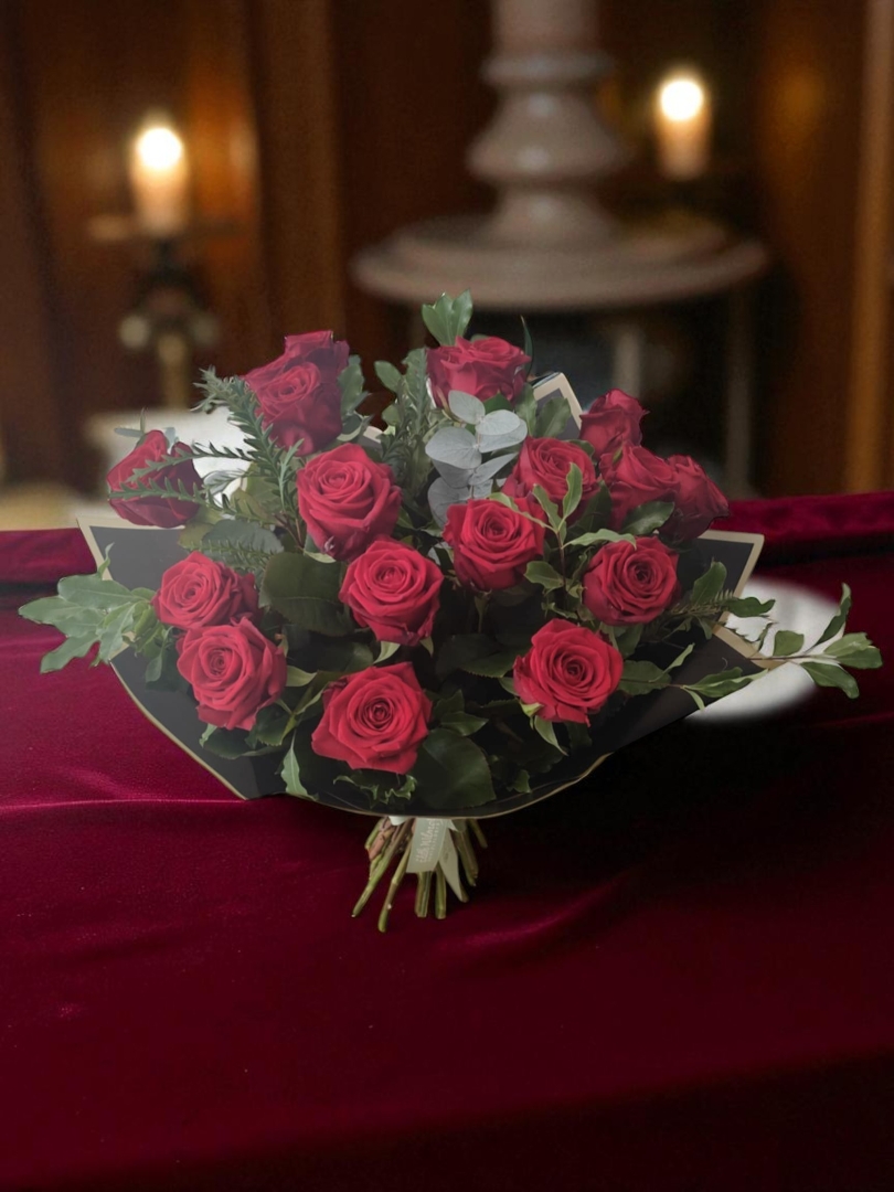 Pure Passion – 18 Red Roses Hand Tied