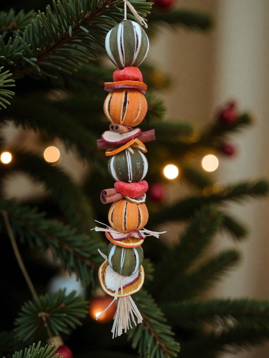 Festive Seasonal Decoration 🍊🌿🎃