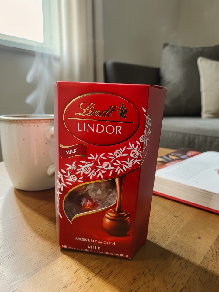 Lindt Lindor Milk Chocolate Truffles (Red Box)