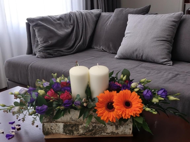 Glow & Glamour – Candle Arrangement