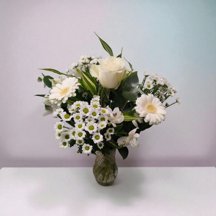 Pure Elegance – White Flowers & Greenery with Vase