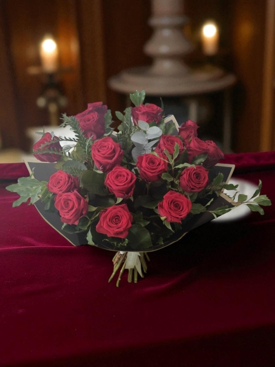 Pure Passion – 18 Red Roses Hand Tied