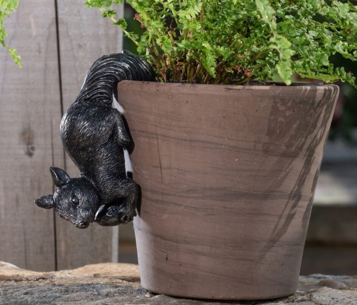 Red Squirrel Pot Buddy