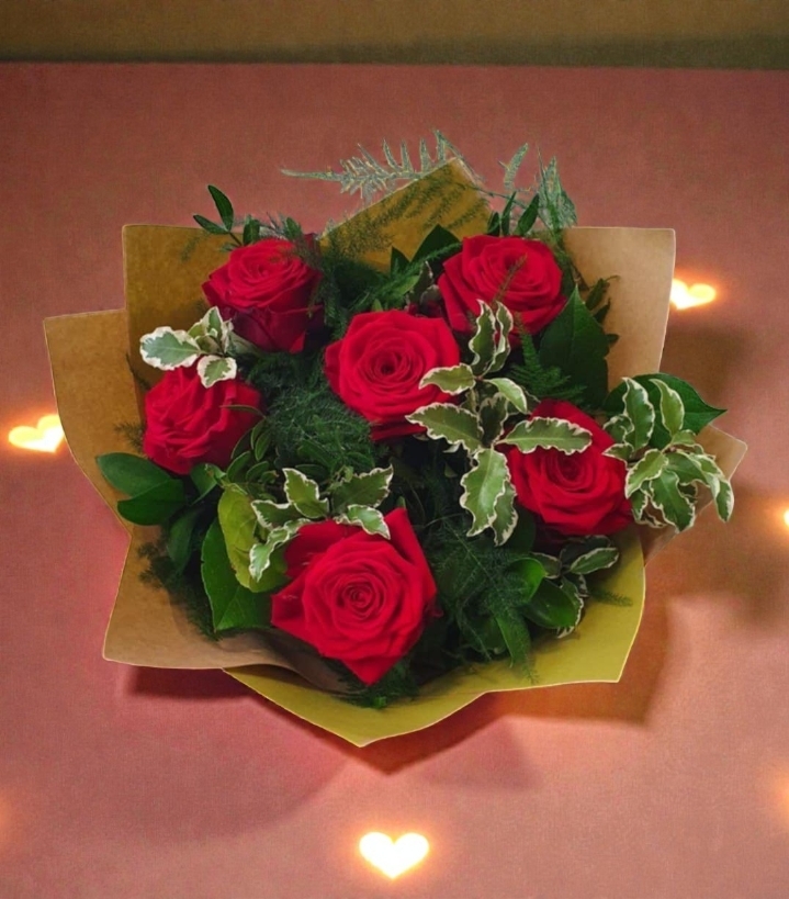 Valentine’s Six – 6 Red Roses