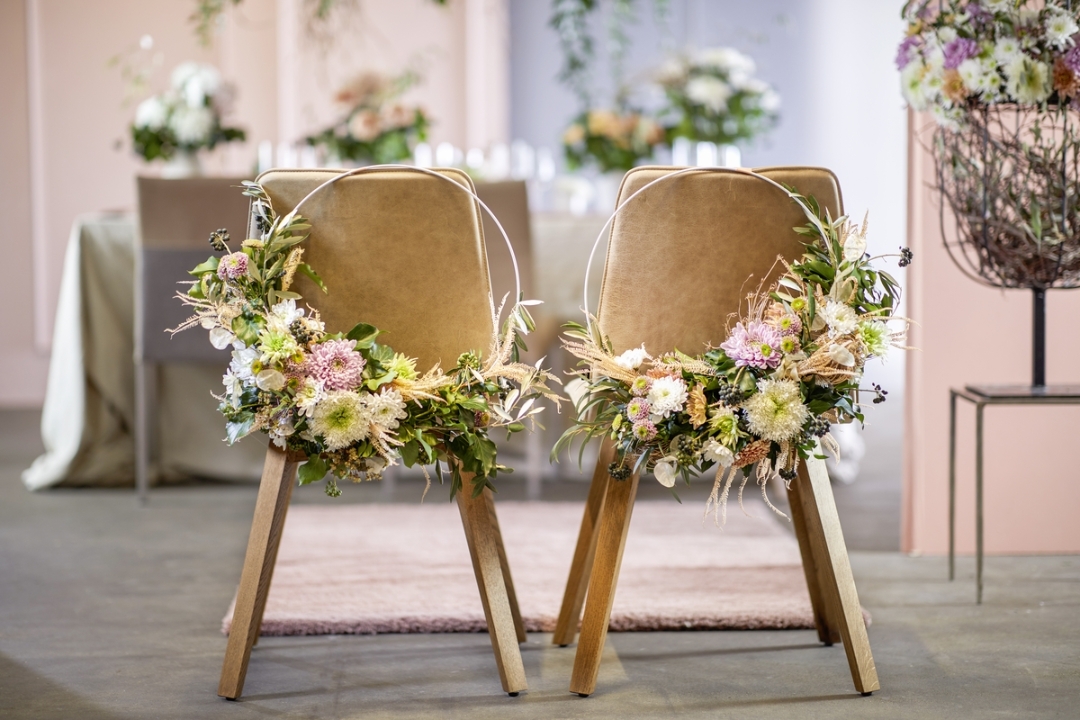 Floral hoop arrangement