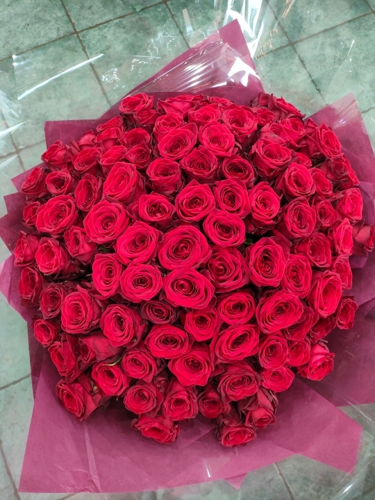 Heart of Roses (100 Red Roses)