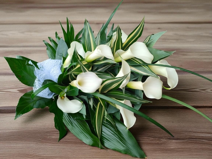 Silent Elegance   White Calla Sheaf