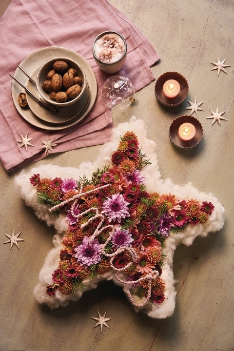 Star Shaped Christmas Table Arrangement