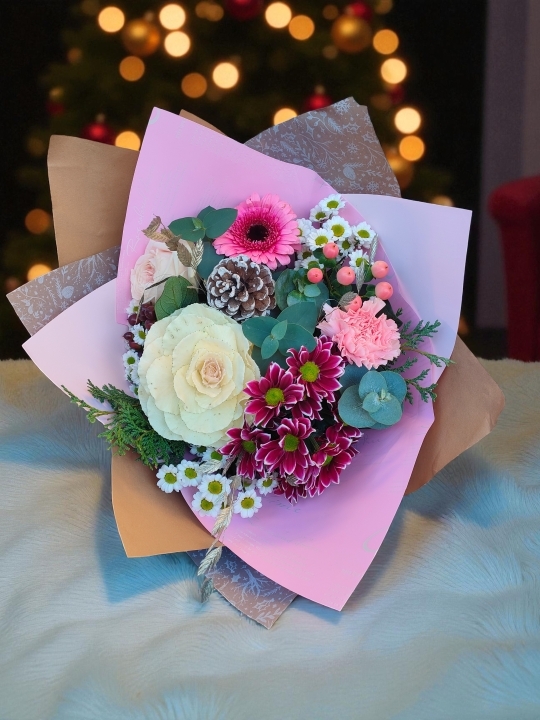 Sugarplum Winter Hand Tie