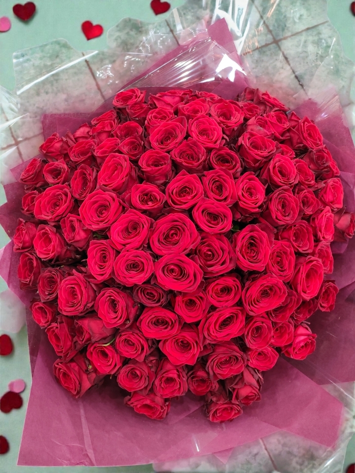 Valentine’s Ultimate Love – 100 Red Roses