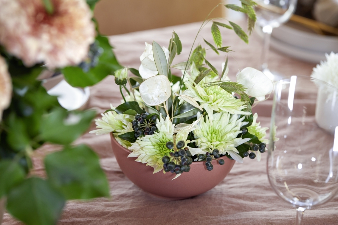 Wedding table decoration in bowl